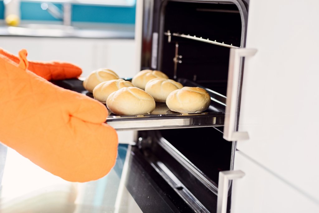 Luvas térmicas são EPIs para cozinha que evitam queimaduras